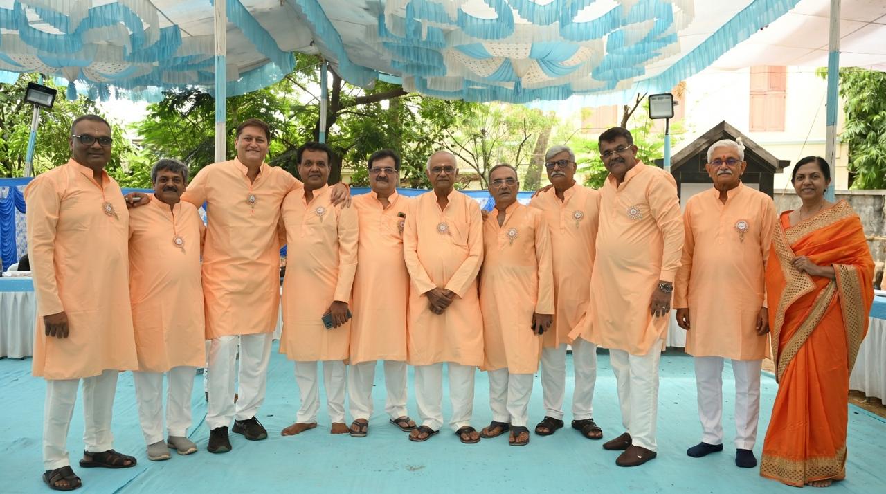 Members and committee of the Naliya Chandra Prabhu Trust